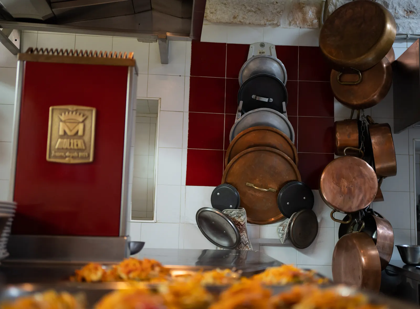 Pentole in rame e la cucina Molteni di Antimo